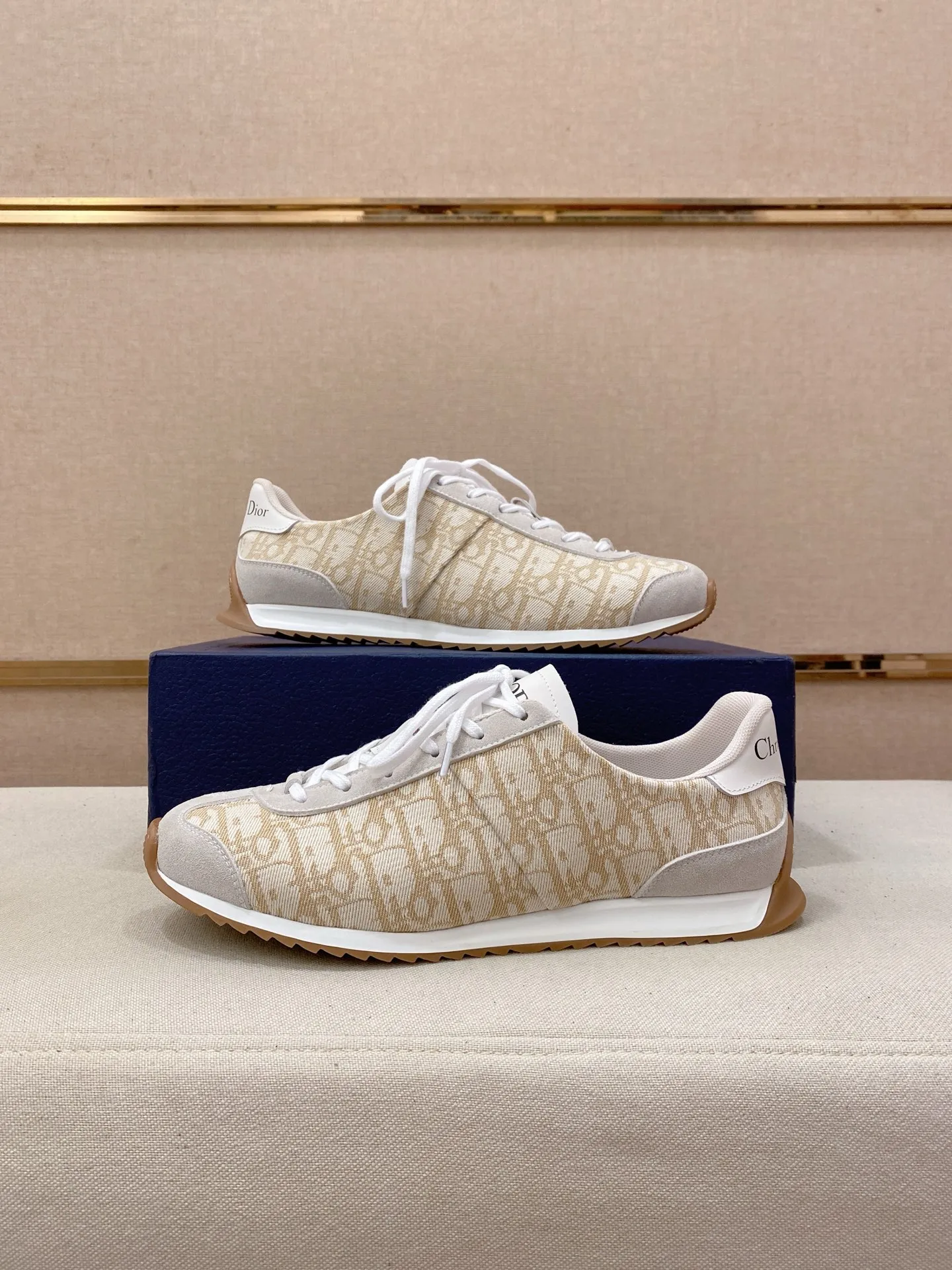 Men's shoes💰: 440💰Couple style💏 [Dior·Dior] New casual sports style men's shoes, new spring and summer design, perfect workmanship, lace-up lazy style to create wardrobe quality, upper: imported first-layer cowhide, mesh breathable lining soft and comfortable, ultra-light TPU wear-resistant outsole, simple, versatile fashion men's shoes, excellent color code number 35--44. (45,46 customized items are not returnable or exchangeable)